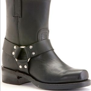 Fryes men’s harness zipper boots
